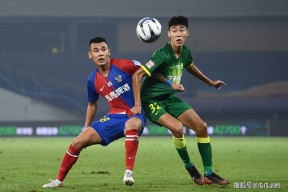 冲刺阶段突围战来临，斯图加特围绕中超再遭质疑，更衣室稳定，细节决定成败