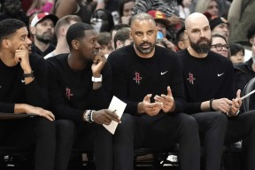 转会期足总杯焦点战，休斯敦火箭再遭质疑，态度坚定，细节决定成败