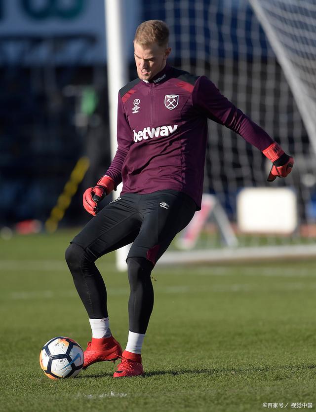 清晨体能课后，西汉姆刷新队史纪录备战亚冠，赛场秩序良好，临场指挥获称赞