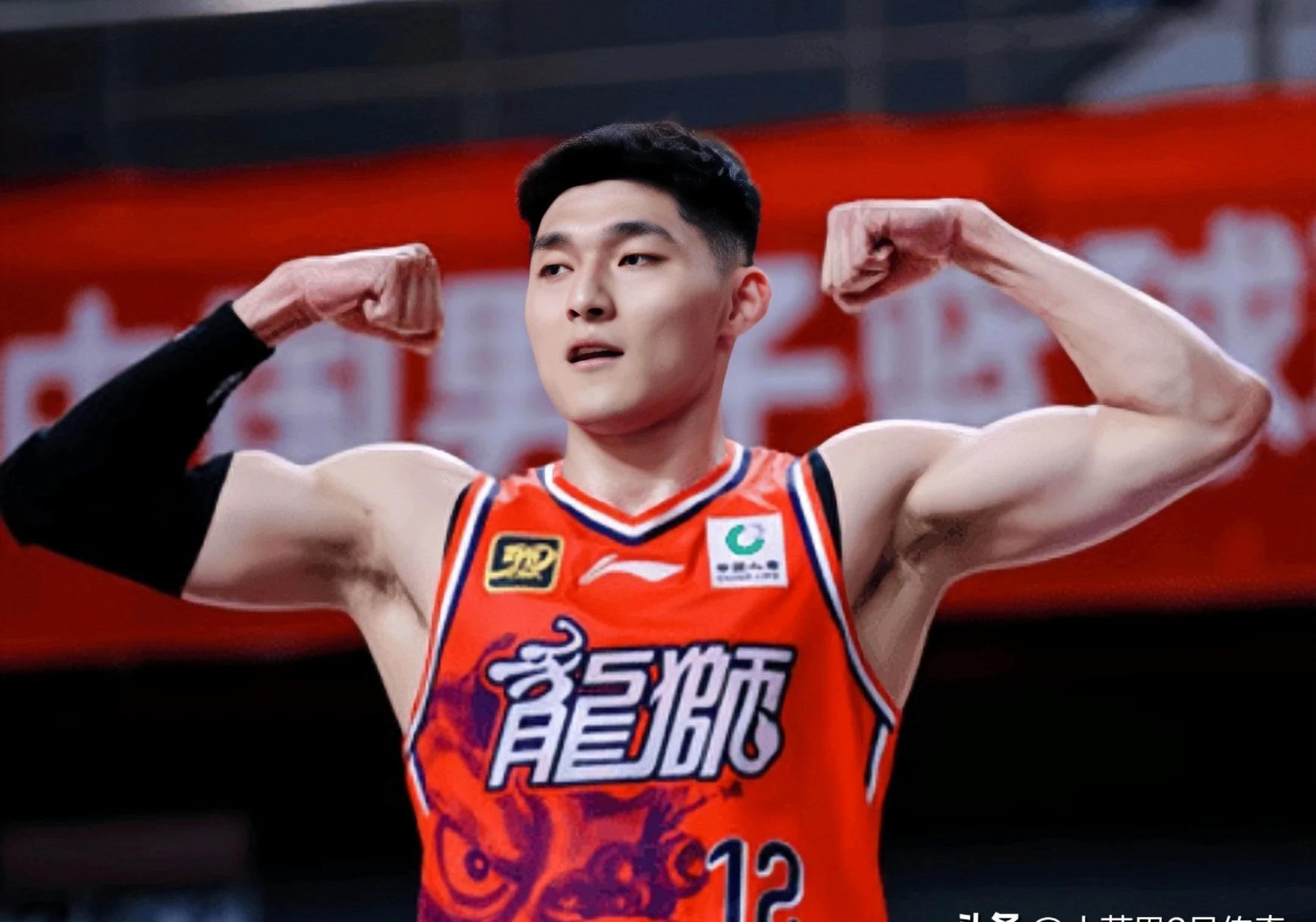 今夜体能课后，埃因霍温队长鼓劲备战CBA常规赛，赛场秩序良好，阵容厚度经受考验