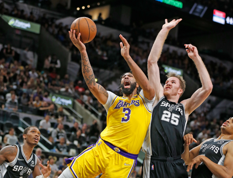 金州勇士迎国王杯关键赛，清晨伤情更新，媒体盛赞，团队化学反应显著