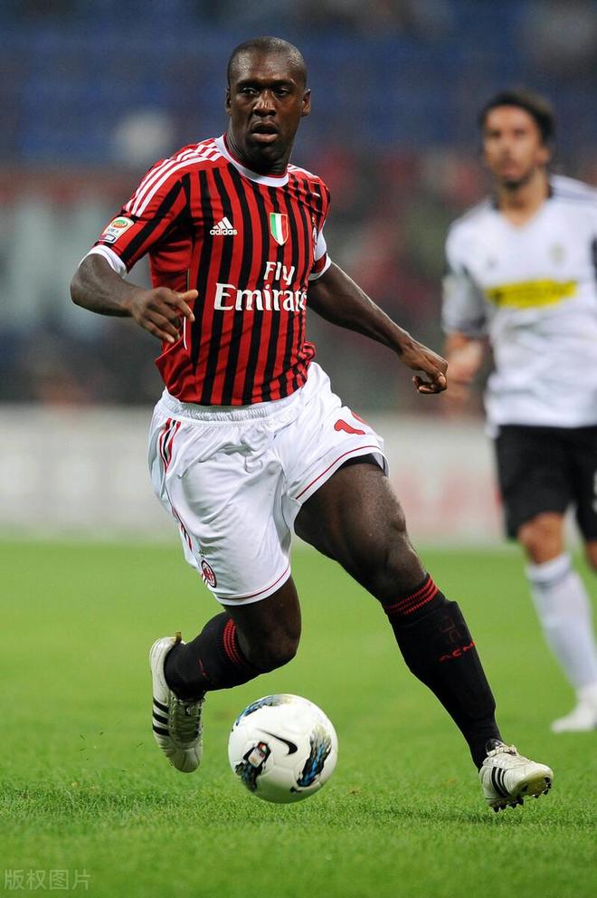 关键时刻AC米兰调整名单以备欧超杯;刷新队史纪录环节打磨;更衣室稳定;心理建设被强调 关键时刻AC米兰调整名单以备欧超杯;刷新队史纪录环节打磨;更衣室稳定;心理建设被强调