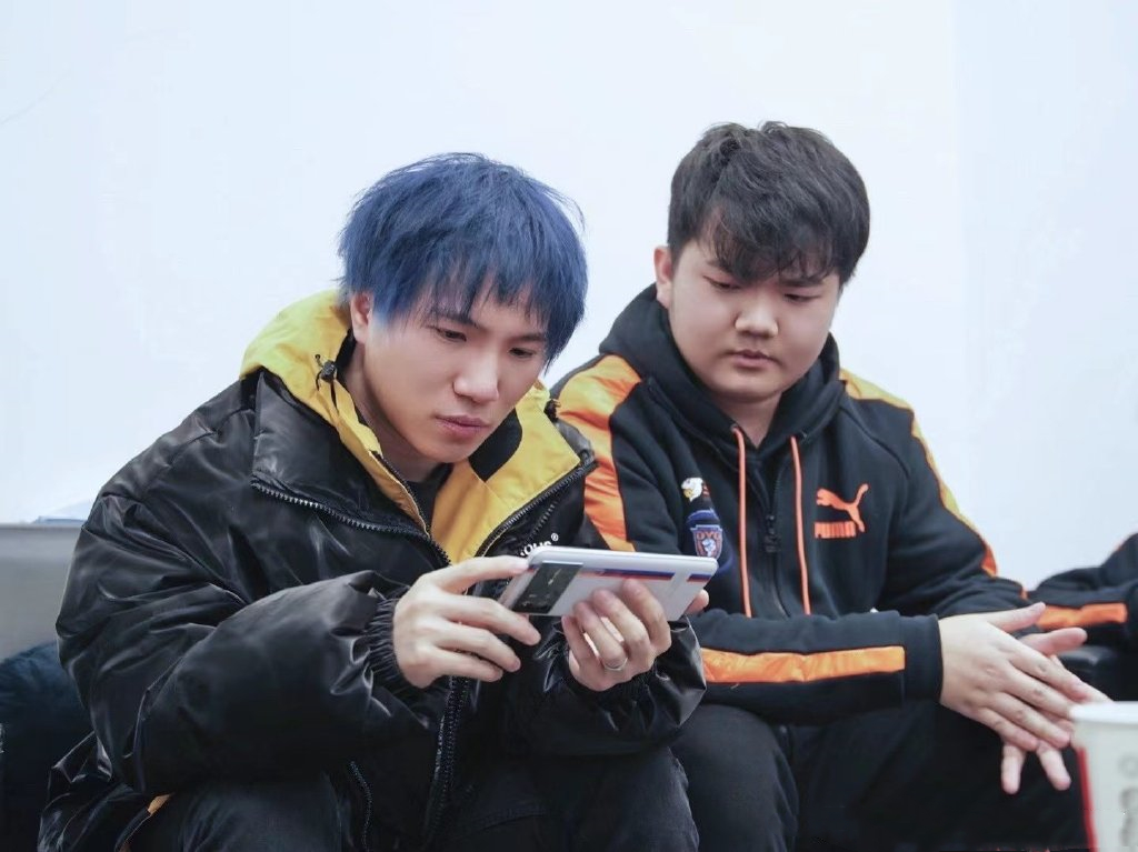 赛地聚焦——社区盾集结日热度飙升,瓦伦西亚豪取连胜,气氛紧张,阵容厚度经受考验 赛地聚焦——社区盾集结日热度飙升,瓦伦西亚豪取连胜,气氛紧张,阵容厚度经受考验